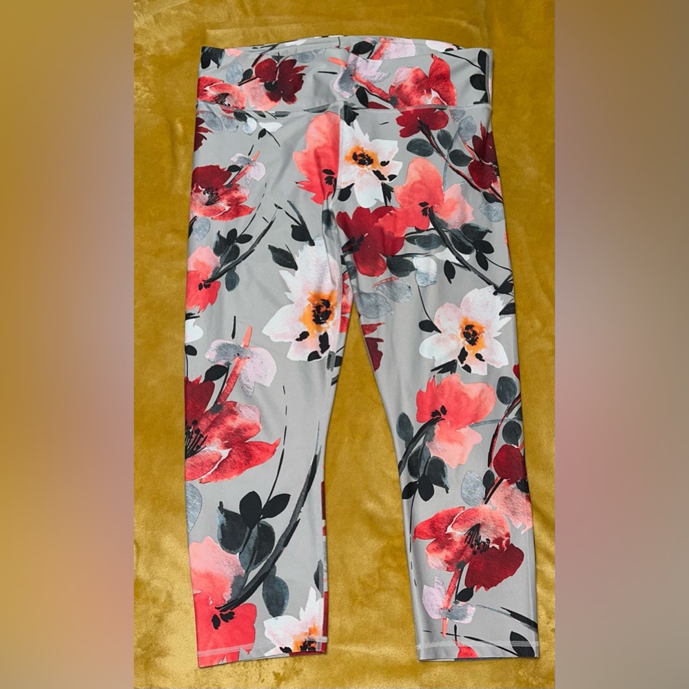 Fabletics Gray Capri Leggings with Floral Print *Slightly Worn*